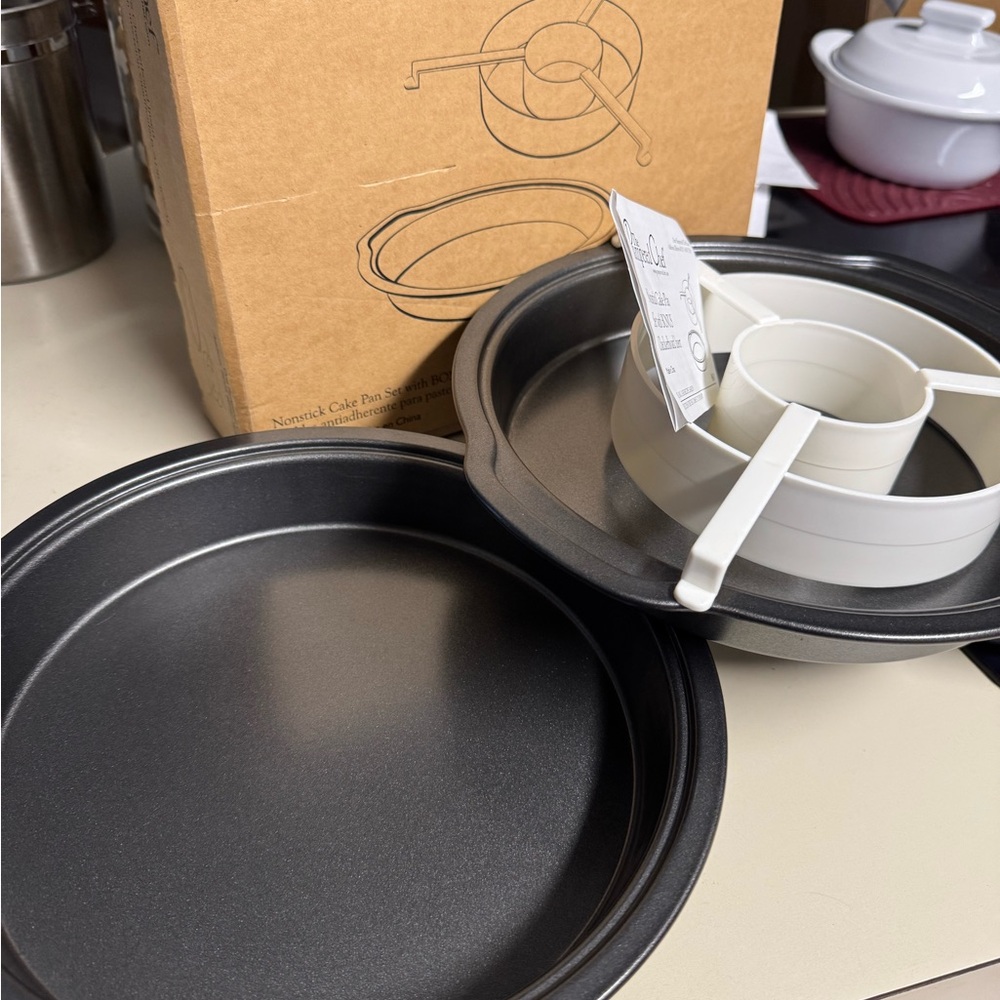 Pampered Chef Cake Pan Set with Bonus Checkerboard Insert - Picture 3 of 5